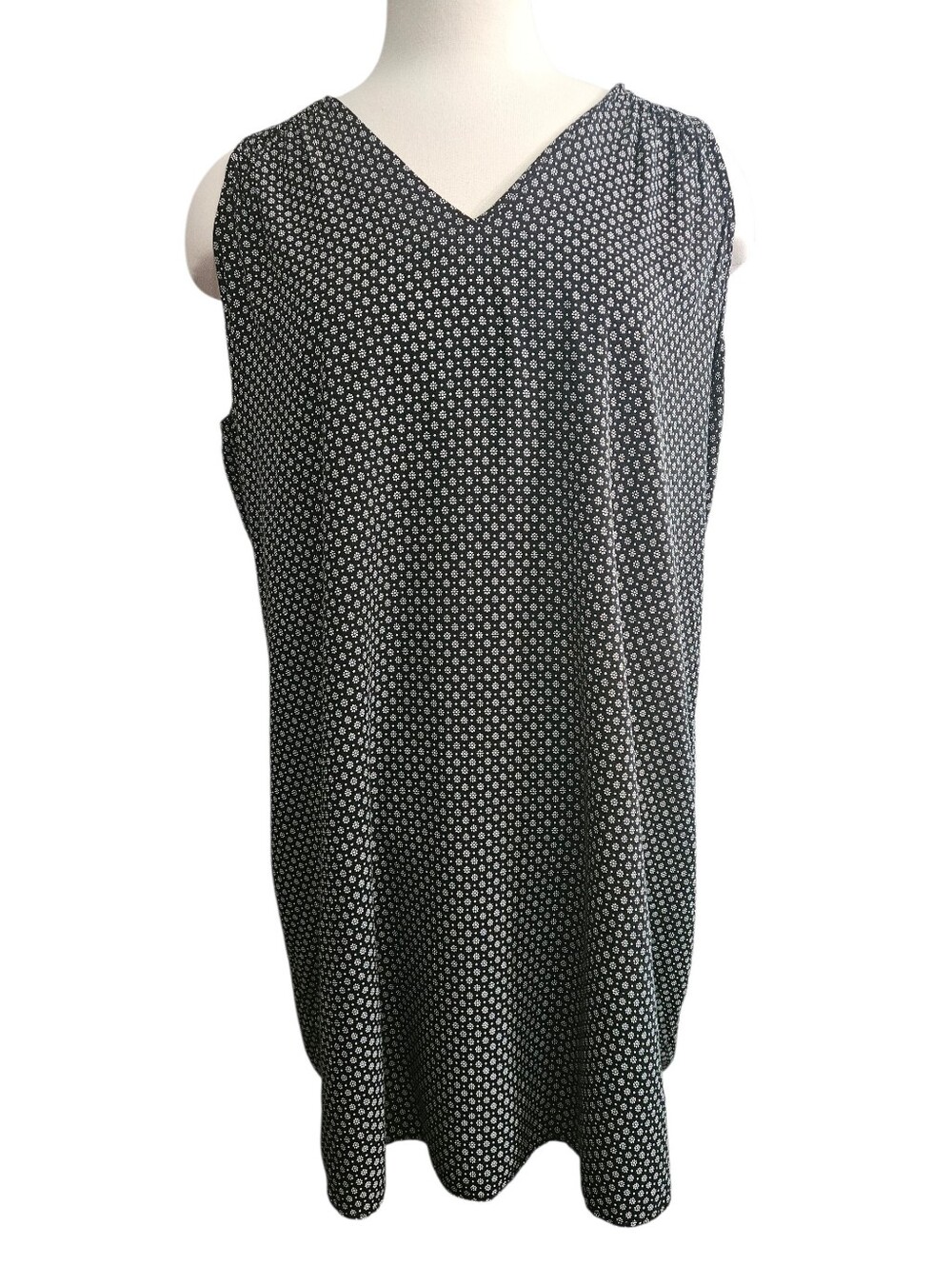 Old Navy Sleeveless Black & White Shift Dress, XXL